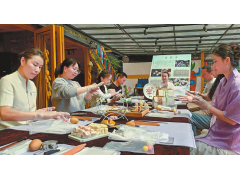 云南玉溪：非遗文化进景区