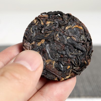 古树红茶醉红颜8g小茶饼云南滇红茶古树晒红茶散装小茶饼茶叶滇红2袋图2