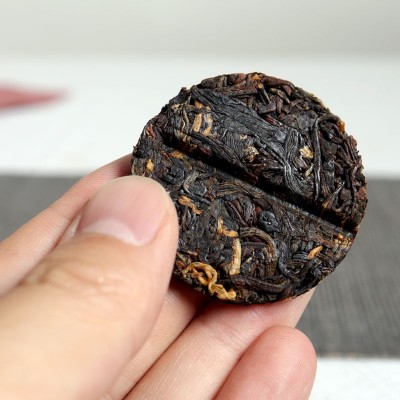 古树红茶醉红颜8g小茶饼云南滇红茶古树晒红茶散装小茶饼茶叶滇红2袋图3