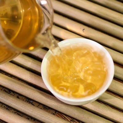 云南普洱茶饼原产地老班章古树纯料紧压普洱茶生茶饼357g 厂家直销1饼图3