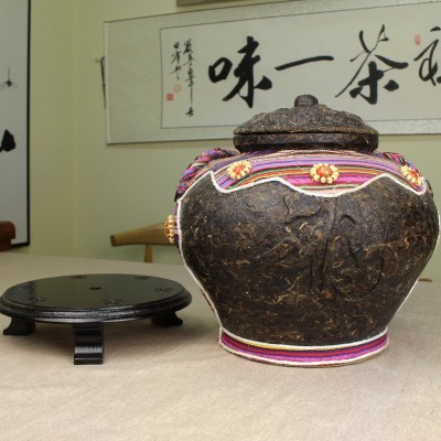 普洱茶雕云南特色普洱茶茶叶罐子大罐 工艺茶雕摆件 带底座礼盒2个图3