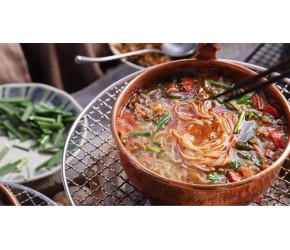 云南铜瓢小锅米线 肉饼＋焖肉双倍美味 云南美食云南菜 双帽肉饼，加倍快乐！