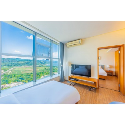 侧湖景家庭浴缸三床套房图3