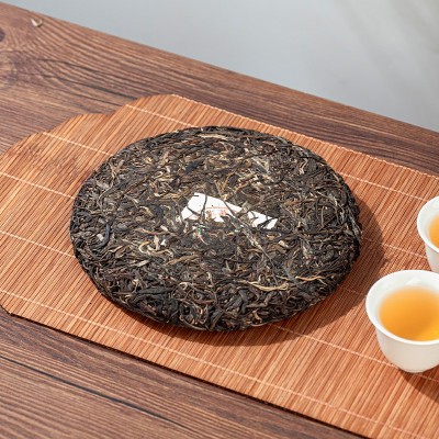 普洱茶批发易武正山野生早春生茶饼云南七子饼易武正山古树生茶饼      1饼图2