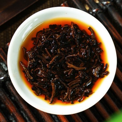 老班章普洱茶七子饼茶熟普班章金芽贡饼古树普洱熟茶357g茶叶批发      1饼图4