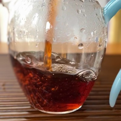 正宗云南普洱熟茶金芽贡饼勐海老班章300年古树茶叶357g      1包图2