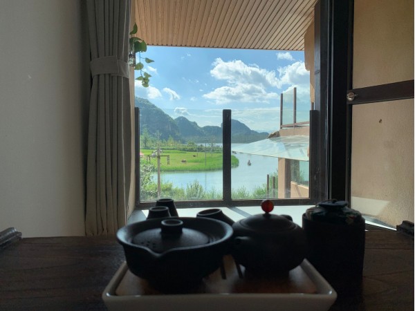 阳台湖景大床房