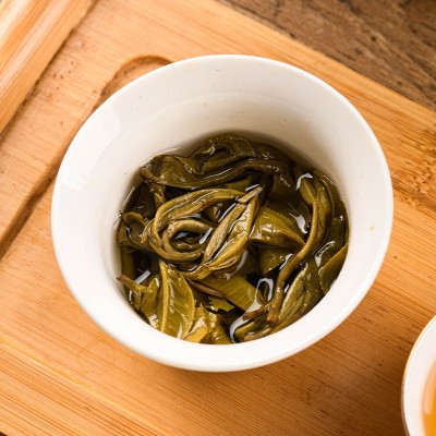 艾腊茶叶批发大叶种古树晒青毛茶普洱茶生茶茶饼厂家定制加工200g100饼图3