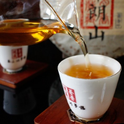 2013年云南普洱茶老生茶布朗山黄金叶勐海古树生茶饼357克回甘好1饼图4