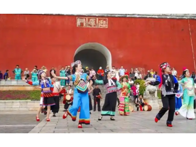 云南 新年登高体验多彩民族文化