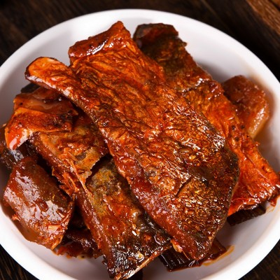 手撕鱼排香辣鱼尾香酥鱼块竹签鱼排散装称重开袋即食休闲零食批發1g