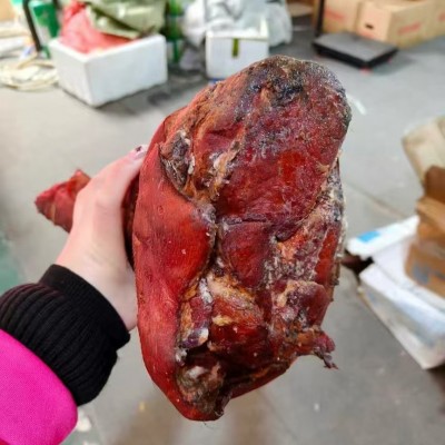 厂家批发烟熏腊青猪蹄 四川特产 烟熏猪蹄腊肉香肠现货腊猪脚猪排 30件图4