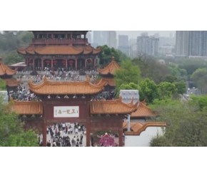 清明假期·出游 湖北武汉 历史文化景区火爆 黄鹤楼迎客流高峰