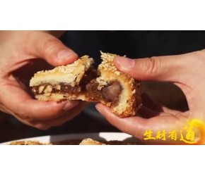 当地特产美食“金山肉饼”，酥软可口咸甜适中，市场销售火爆