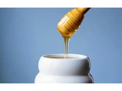 蜂蜜怎么分辨真假好坏？老蜂农教会你4招实用办法，再也不怕买假蜜！