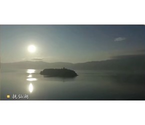 抚仙湖水深158.8米，传言水中有像鱼背的东西出现，还会放金光