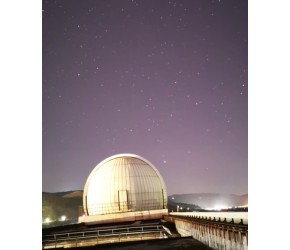 天文视频 抚仙湖天文台太阳望远镜圆顶上的星空
