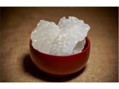 冰糖被称为“保健糖”，经常吃有啥好处？白冰糖和黄冰糖哪种好？