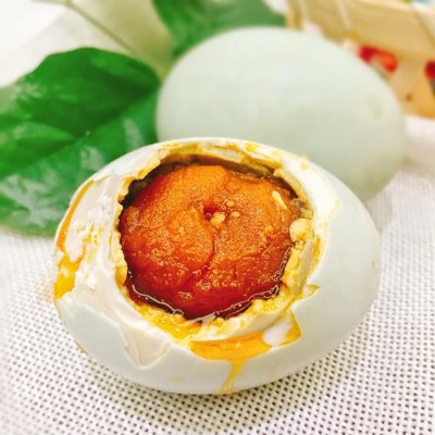 厂家批发亿家爱牌即食熟咸蛋农家散养起沙流油大号蛋80g20枚 2盒