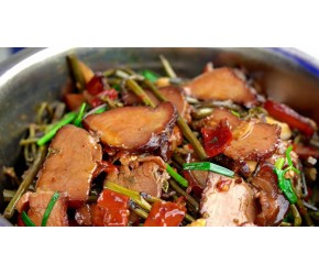 腊肉焖蕨菜，贵州人也是很爱吃的