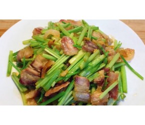 西芹腊肉，先炒腊肉还是西芹？很多人都错了，大厨教你正确做法