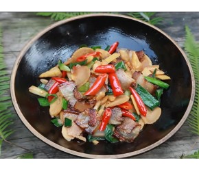 深山的美食，竹笋炒腊肉，配三碗米饭不嫌多